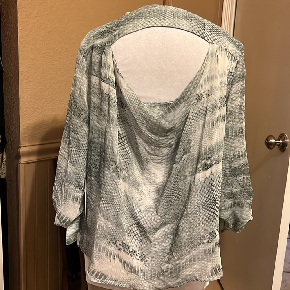 Jennifer Lopez snake print blouse - Picture 3 of 6
